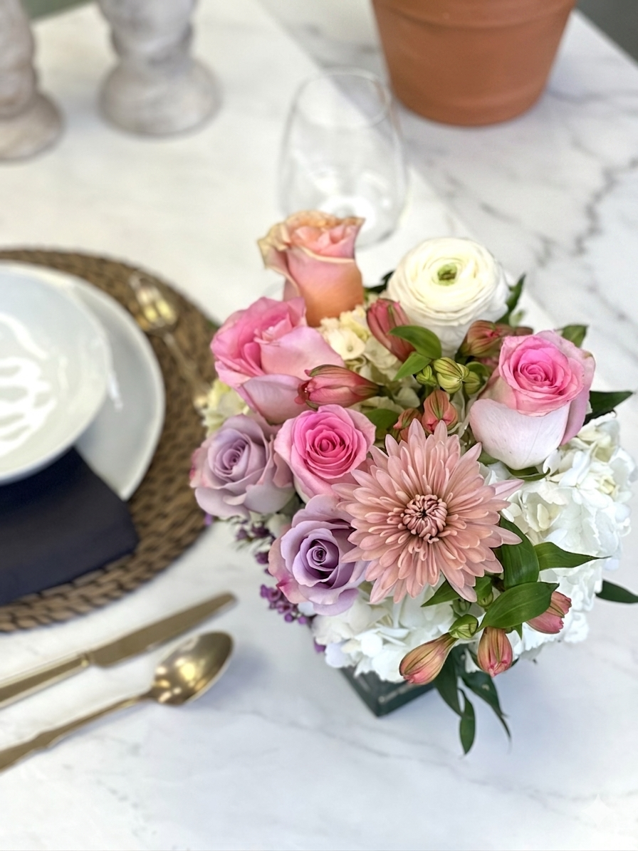 Petite Dining Luxe